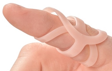 Using two Oval-8 Finger Splints Using Two Oval-8 Finger Splints