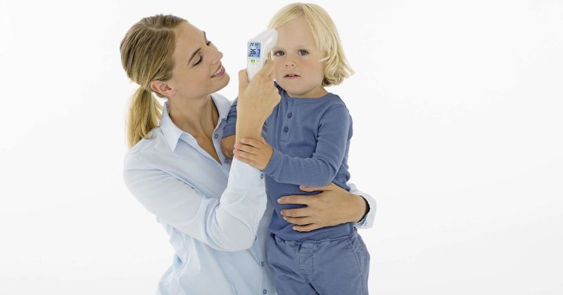 Using the Beurer FT100 Non-Contact Infrared Clinical Thermometer Beurer FT100 Non-Contact Infrared Clinical Thermometer in Use