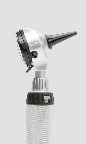 The HEINE BETA Otoscope offers 4.2x magnification The HEINE BETA Otoscope offers 4.2x magnification